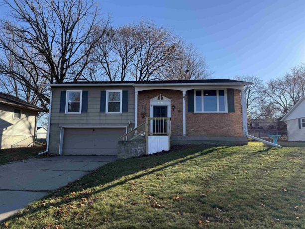 3237 Carthage, FREEPORT, Illinois 61032, 3 Bedrooms Bedrooms, ,1 BathroomBathrooms,House,For Sale,Carthage,202507259