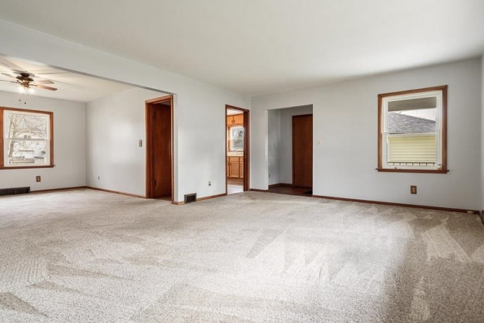 211 HANCOCK, BELVIDERE, Illinois 61008, 2 Bedrooms Bedrooms, ,1 BathroomBathrooms,House,For Sale,HANCOCK,202507262