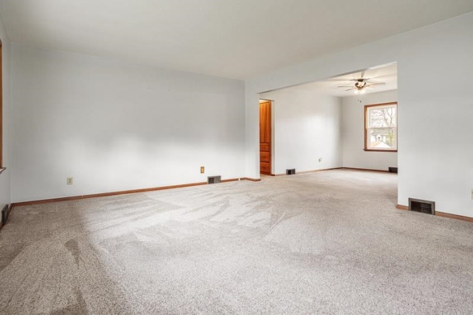 211 HANCOCK, BELVIDERE, Illinois 61008, 2 Bedrooms Bedrooms, ,1 BathroomBathrooms,House,For Sale,HANCOCK,202507262