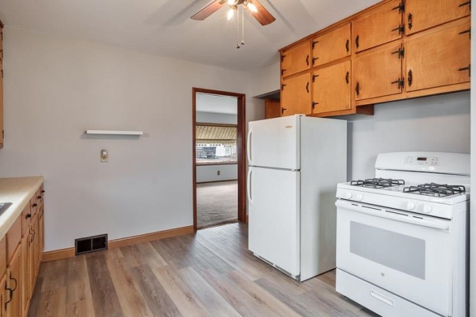 211 HANCOCK, BELVIDERE, Illinois 61008, 2 Bedrooms Bedrooms, ,1 BathroomBathrooms,House,For Sale,HANCOCK,202507262