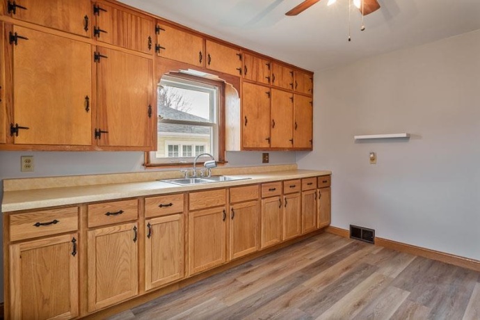 211 HANCOCK, BELVIDERE, Illinois 61008, 2 Bedrooms Bedrooms, ,1 BathroomBathrooms,House,For Sale,HANCOCK,202507262