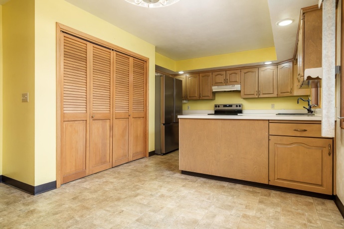 5802 CLARENDON, ROCKFORD, Illinois 61114, 3 Bedrooms Bedrooms, ,2 BathroomsBathrooms,House,For Sale,CLARENDON,202507265