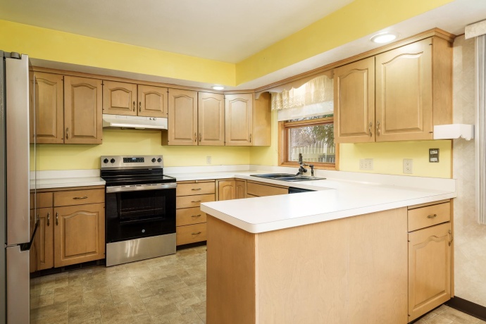 5802 CLARENDON, ROCKFORD, Illinois 61114, 3 Bedrooms Bedrooms, ,2 BathroomsBathrooms,House,For Sale,CLARENDON,202507265