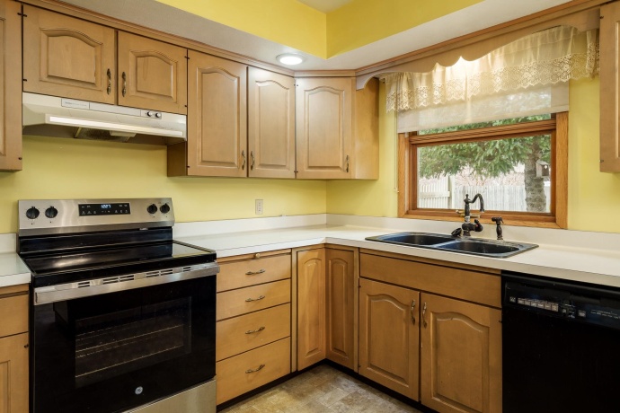 5802 CLARENDON, ROCKFORD, Illinois 61114, 3 Bedrooms Bedrooms, ,2 BathroomsBathrooms,House,For Sale,CLARENDON,202507265