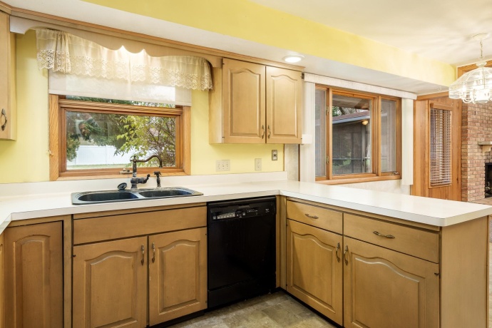 5802 CLARENDON, ROCKFORD, Illinois 61114, 3 Bedrooms Bedrooms, ,2 BathroomsBathrooms,House,For Sale,CLARENDON,202507265