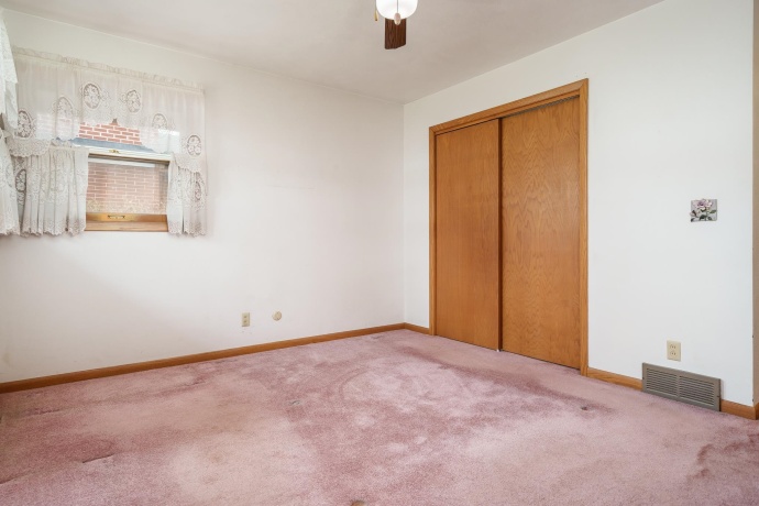 5802 CLARENDON, ROCKFORD, Illinois 61114, 3 Bedrooms Bedrooms, ,2 BathroomsBathrooms,House,For Sale,CLARENDON,202507265