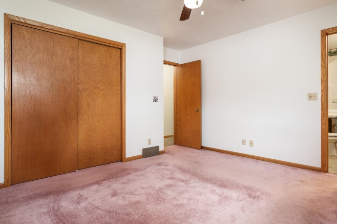 5802 CLARENDON, ROCKFORD, Illinois 61114, 3 Bedrooms Bedrooms, ,2 BathroomsBathrooms,House,For Sale,CLARENDON,202507265