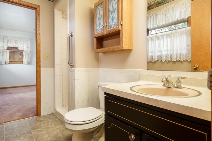 5802 CLARENDON, ROCKFORD, Illinois 61114, 3 Bedrooms Bedrooms, ,2 BathroomsBathrooms,House,For Sale,CLARENDON,202507265