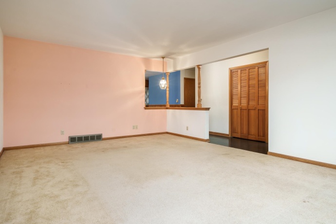 5802 CLARENDON, ROCKFORD, Illinois 61114, 3 Bedrooms Bedrooms, ,2 BathroomsBathrooms,House,For Sale,CLARENDON,202507265