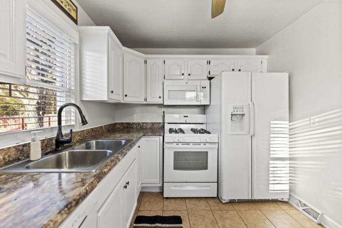 2015 OREGON, ROCKFORD, Illinois 61108, 3 Bedrooms Bedrooms, ,1 BathroomBathrooms,House,For Sale,OREGON,202507126