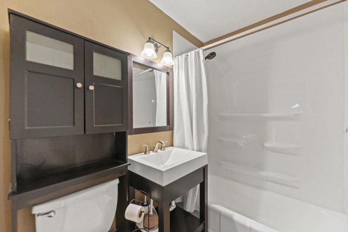 2015 OREGON, ROCKFORD, Illinois 61108, 3 Bedrooms Bedrooms, ,1 BathroomBathrooms,House,For Sale,OREGON,202507126