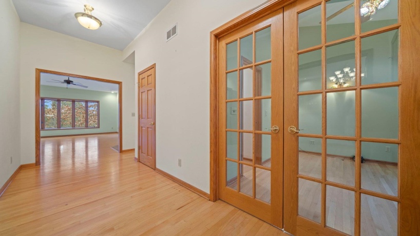 606 Slippery Rock, DIXON, Illinois 61021, 3 Bedrooms Bedrooms, ,3 BathroomsBathrooms,House,For Sale,Slippery Rock,202507272