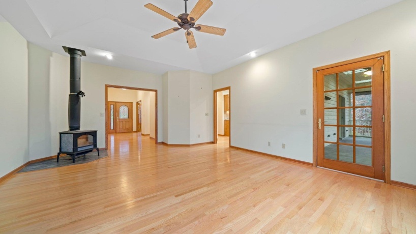 606 Slippery Rock, DIXON, Illinois 61021, 3 Bedrooms Bedrooms, ,3 BathroomsBathrooms,House,For Sale,Slippery Rock,202507272