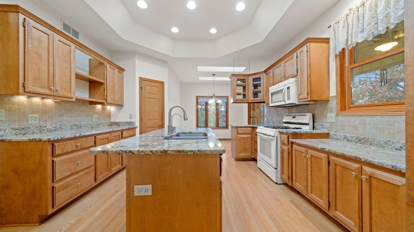 606 Slippery Rock, DIXON, Illinois 61021, 3 Bedrooms Bedrooms, ,3 BathroomsBathrooms,House,For Sale,Slippery Rock,202507272