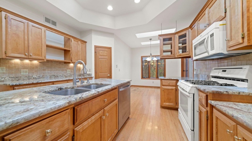 606 Slippery Rock, DIXON, Illinois 61021, 3 Bedrooms Bedrooms, ,3 BathroomsBathrooms,House,For Sale,Slippery Rock,202507272