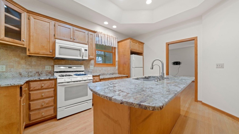 606 Slippery Rock, DIXON, Illinois 61021, 3 Bedrooms Bedrooms, ,3 BathroomsBathrooms,House,For Sale,Slippery Rock,202507272