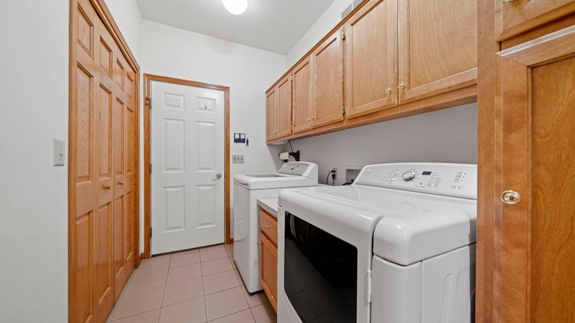 606 Slippery Rock, DIXON, Illinois 61021, 3 Bedrooms Bedrooms, ,3 BathroomsBathrooms,House,For Sale,Slippery Rock,202507272