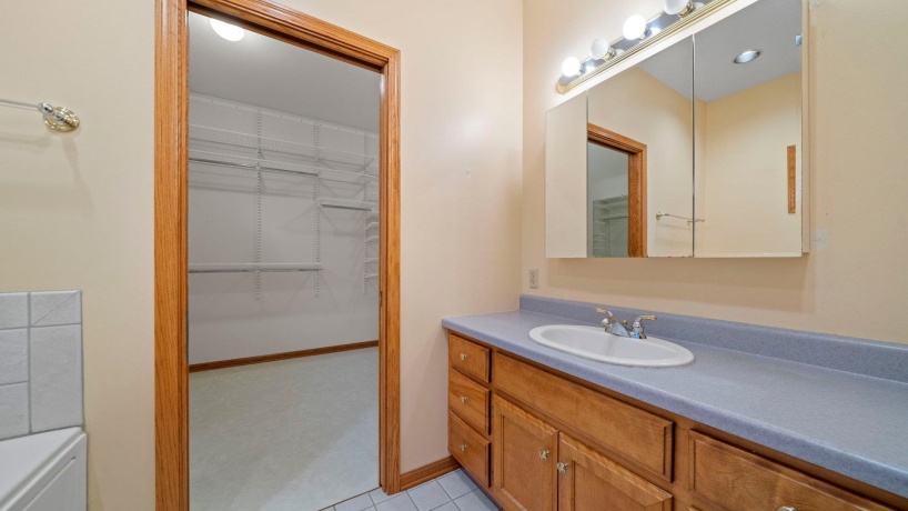 606 Slippery Rock, DIXON, Illinois 61021, 3 Bedrooms Bedrooms, ,3 BathroomsBathrooms,House,For Sale,Slippery Rock,202507272