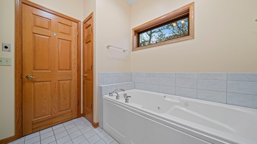 606 Slippery Rock, DIXON, Illinois 61021, 3 Bedrooms Bedrooms, ,3 BathroomsBathrooms,House,For Sale,Slippery Rock,202507272