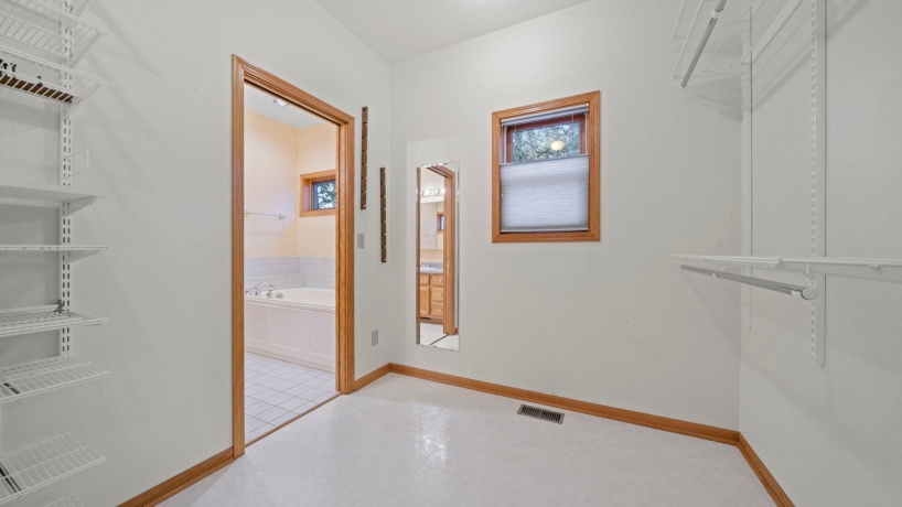 606 Slippery Rock, DIXON, Illinois 61021, 3 Bedrooms Bedrooms, ,3 BathroomsBathrooms,House,For Sale,Slippery Rock,202507272