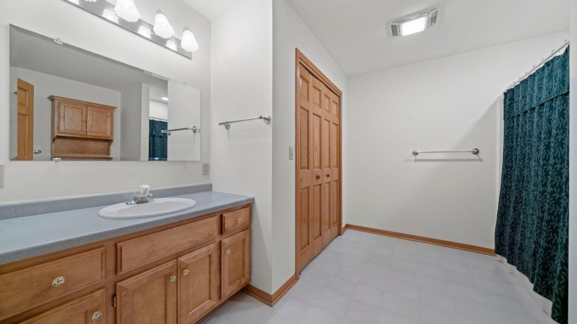 606 Slippery Rock, DIXON, Illinois 61021, 3 Bedrooms Bedrooms, ,3 BathroomsBathrooms,House,For Sale,Slippery Rock,202507272