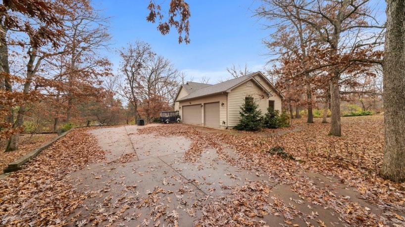 606 Slippery Rock, DIXON, Illinois 61021, 3 Bedrooms Bedrooms, ,3 BathroomsBathrooms,House,For Sale,Slippery Rock,202507272