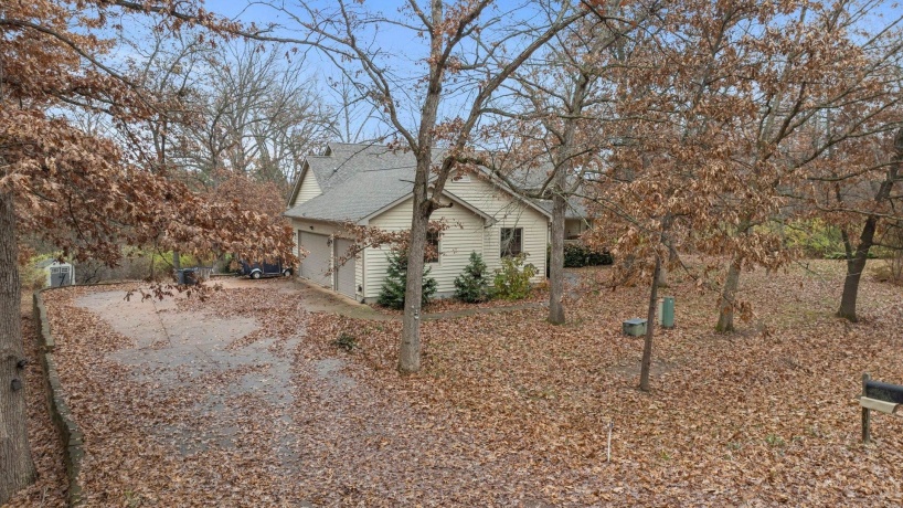 606 Slippery Rock, DIXON, Illinois 61021, 3 Bedrooms Bedrooms, ,3 BathroomsBathrooms,House,For Sale,Slippery Rock,202507272