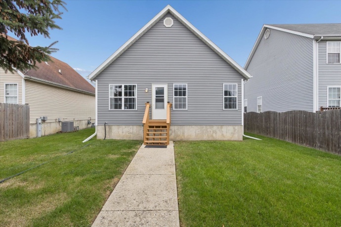 718 Prospect, KIRKLAND, Illinois 60146, 2 Bedrooms Bedrooms, ,1 BathroomBathrooms,House,For Sale,Prospect,202507274