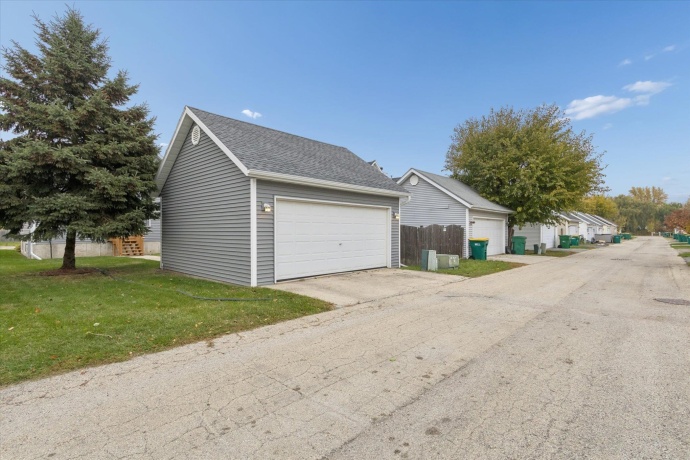 718 Prospect, KIRKLAND, Illinois 60146, 2 Bedrooms Bedrooms, ,1 BathroomBathrooms,House,For Sale,Prospect,202507274