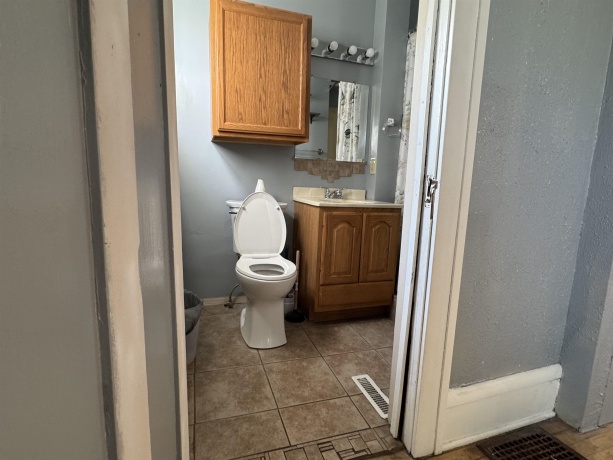 534 Lawn, LOVES PARK, Illinois 61111, 2 Bedrooms Bedrooms, ,1 BathroomBathrooms,House,For Sale,Lawn,202507275