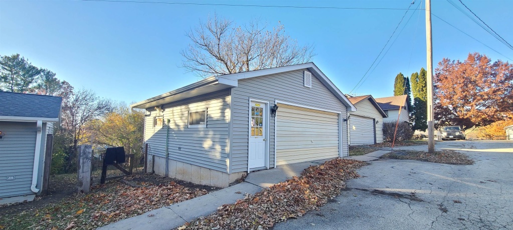 507 Lester, MOUNT CARROLL, Illinois 61053, 3 Bedrooms Bedrooms, ,2 BathroomsBathrooms,House,For Sale,Lester,202507280
