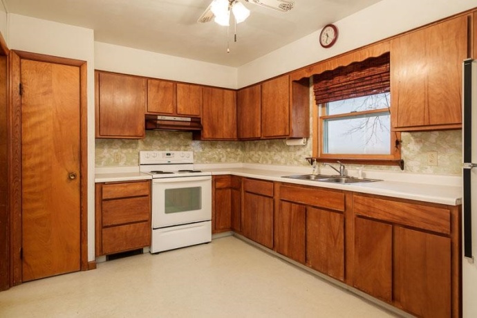 1993 Bolton, FREEPORT, Illinois 61032, 3 Bedrooms Bedrooms, ,1 BathroomBathrooms,House,For Sale,Bolton,202507281