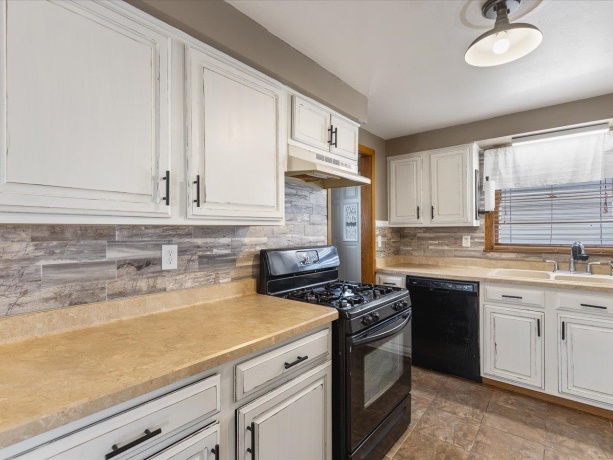 1030 Anna Ave, MACHESNEY PARK, Illinois 61115, 3 Bedrooms Bedrooms, ,2 BathroomsBathrooms,House,For Sale,Anna Ave,202507282