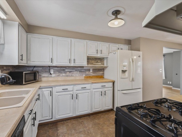 1030 Anna Ave, MACHESNEY PARK, Illinois 61115, 3 Bedrooms Bedrooms, ,2 BathroomsBathrooms,House,For Sale,Anna Ave,202507282