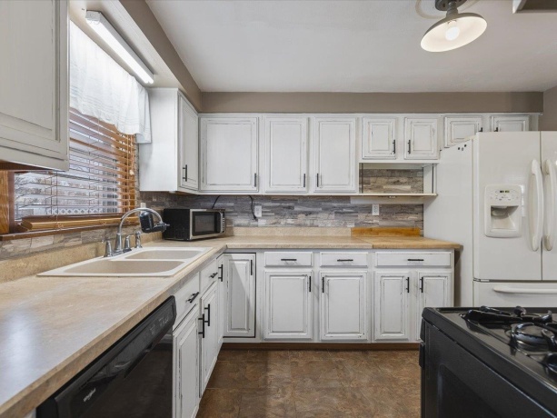 1030 Anna Ave, MACHESNEY PARK, Illinois 61115, 3 Bedrooms Bedrooms, ,2 BathroomsBathrooms,House,For Sale,Anna Ave,202507282