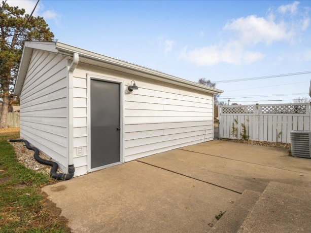 1030 Anna Ave, MACHESNEY PARK, Illinois 61115, 3 Bedrooms Bedrooms, ,2 BathroomsBathrooms,House,For Sale,Anna Ave,202507282