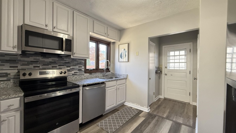 1016 Kingsway, ROCKFORD, Illinois 61108, 3 Bedrooms Bedrooms, ,1 BathroomBathrooms,House,For Sale,Kingsway,202507287