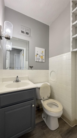 1016 Kingsway, ROCKFORD, Illinois 61108, 3 Bedrooms Bedrooms, ,1 BathroomBathrooms,House,For Sale,Kingsway,202507287