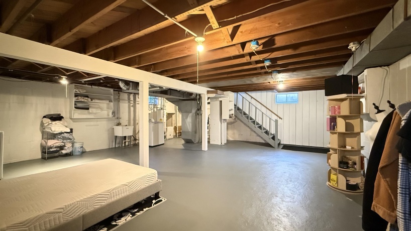 1016 Kingsway, ROCKFORD, Illinois 61108, 3 Bedrooms Bedrooms, ,1 BathroomBathrooms,House,For Sale,Kingsway,202507287