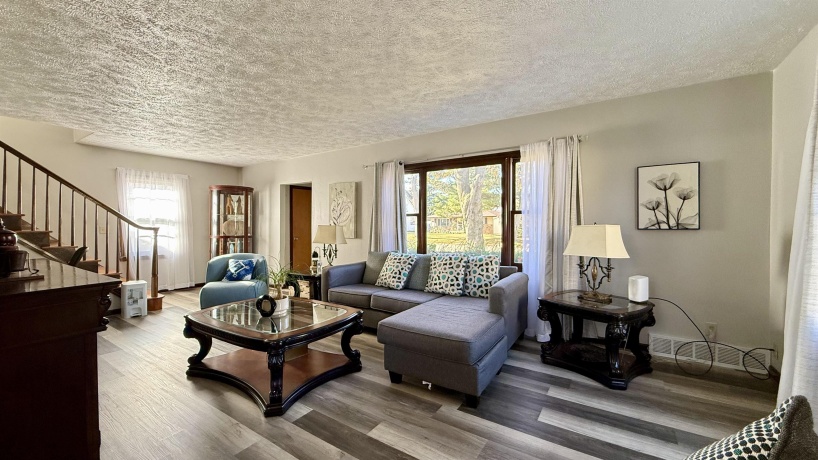 1016 Kingsway, ROCKFORD, Illinois 61108, 3 Bedrooms Bedrooms, ,1 BathroomBathrooms,House,For Sale,Kingsway,202507287