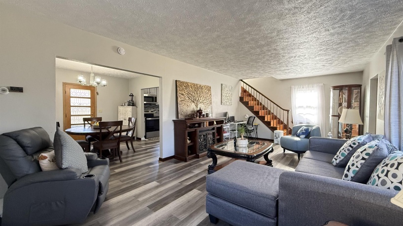 1016 Kingsway, ROCKFORD, Illinois 61108, 3 Bedrooms Bedrooms, ,1 BathroomBathrooms,House,For Sale,Kingsway,202507287