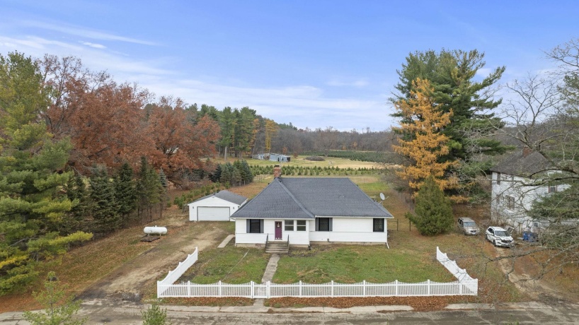 2913 Lowden, OREGON, Illinois 61061, 3 Bedrooms Bedrooms, ,2 BathroomsBathrooms,House,For Sale,Lowden,202507289