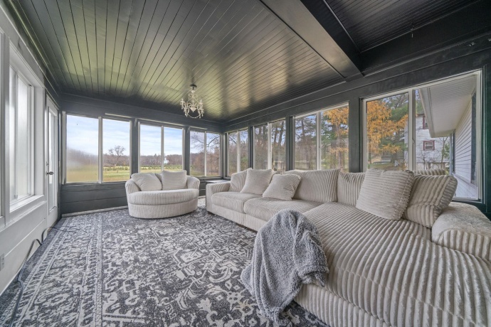 2913 Lowden, OREGON, Illinois 61061, 3 Bedrooms Bedrooms, ,2 BathroomsBathrooms,House,For Sale,Lowden,202507289