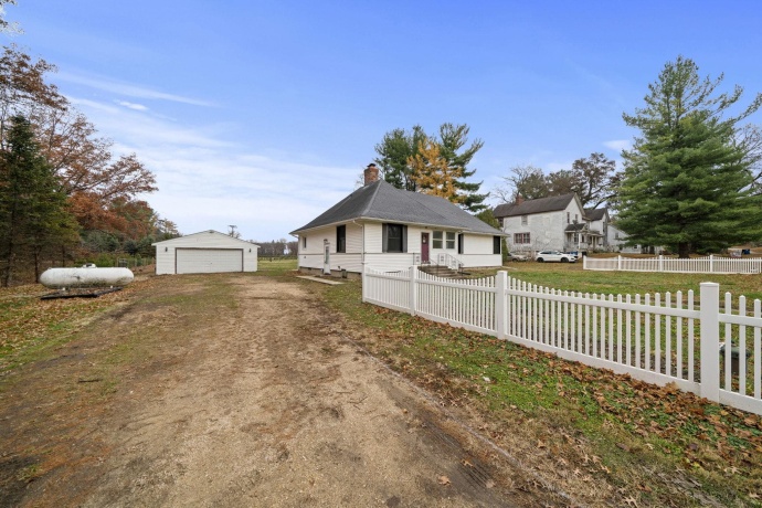 2913 Lowden, OREGON, Illinois 61061, 3 Bedrooms Bedrooms, ,2 BathroomsBathrooms,House,For Sale,Lowden,202507289