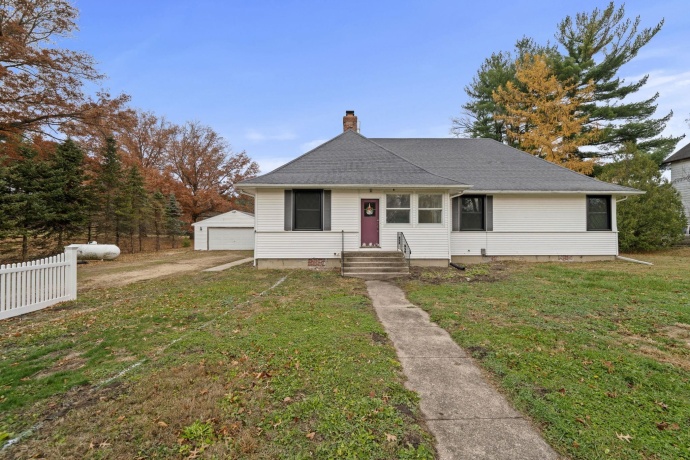 2913 Lowden, OREGON, Illinois 61061, 3 Bedrooms Bedrooms, ,2 BathroomsBathrooms,House,For Sale,Lowden,202507289