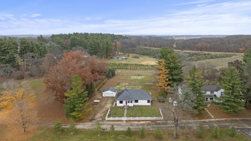 2913 Lowden, OREGON, Illinois 61061, 3 Bedrooms Bedrooms, ,2 BathroomsBathrooms,House,For Sale,Lowden,202507289