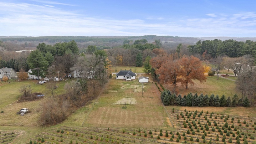 2913 Lowden, OREGON, Illinois 61061, 3 Bedrooms Bedrooms, ,2 BathroomsBathrooms,House,For Sale,Lowden,202507289