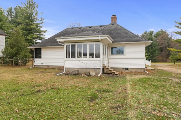 2913 Lowden, OREGON, Illinois 61061, 3 Bedrooms Bedrooms, ,2 BathroomsBathrooms,House,For Sale,Lowden,202507289