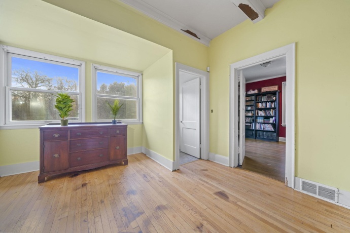 2913 Lowden, OREGON, Illinois 61061, 3 Bedrooms Bedrooms, ,2 BathroomsBathrooms,House,For Sale,Lowden,202507289