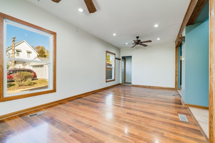 145 Gladys, BELVIDERE, Illinois 61008, 3 Bedrooms Bedrooms, ,1 BathroomBathrooms,House,For Sale,Gladys,202506919